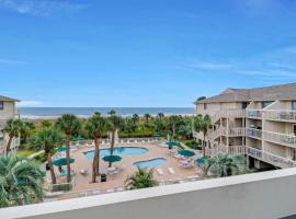 Top Floor Oceanfront Bliss Breakers Villa at Coligny Beach，位于希尔顿黑德岛的酒店