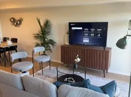 Oakville 2BR Central, Comfy & Close to Everything