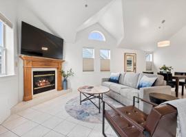 Mavericks Penthouse Downtown Luxury on Main Street Half Moon Bay，位于半月湾的酒店