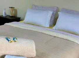 chalé céu e serra reserve e relaxe em família ou casal，位于新弗里堡的酒店