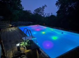 Holiday Home Lucija "" Private house with pool ""，位于亚布拉纳茨的酒店