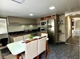 Linda e Ampla Casa Inteira Próxima ao Centro de Criciúma