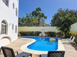 2-Bedroom Beach Apartment with Pool Costambar
