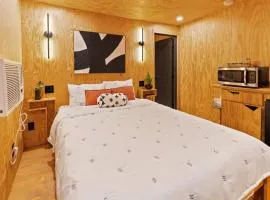 Unique*NEW*Hot Tub Studio*Mins to DT & PHX Airport