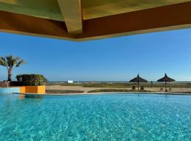 Depa en EDM planta baja a pie de playa，位于马萨特兰的酒店