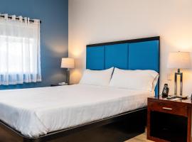 SKKY酒店，位于怀特霍斯的带停车场的酒店