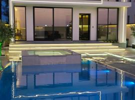 Aventus Luxury Villa，位于Rrushkull的酒店