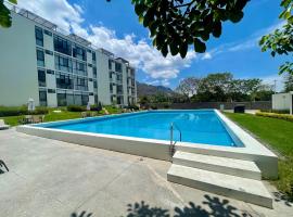 Condo PH Lago Luna, Chante，位于Chantepec的酒店