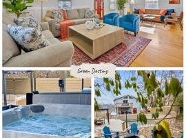 Green Destiny! 7min to DT Cincy, Pool & Hottub，位于Ludlow的酒店