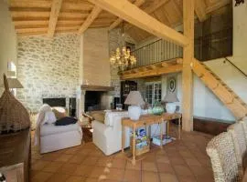 Mansion in Fargues with Pool and Garden, cleaning included