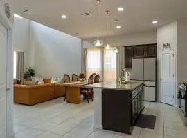 Relax in Style - 3 King Beds - Near San Marcos Outlets