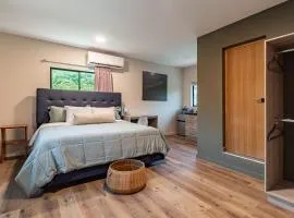 Lora Loca Inn