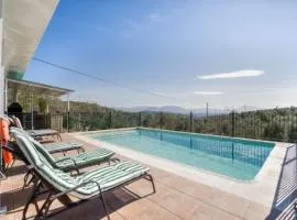 Holiday Home in Villanueva with Private Pool, cleaning included