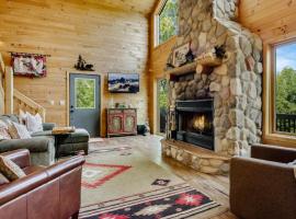 Lake And Trails Lodge Lake Access Sleeps 23，位于Minong的酒店