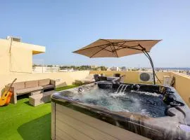 Seaview Jacuzzi 3BR Penthouse