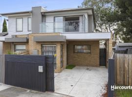 Spacious Corio Townhouse Near Ferry & Waterfront，位于Corio的酒店