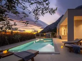 Summer House Lea - Villa with heated pool and sea view