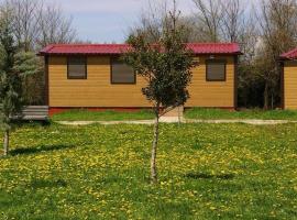Bungalows Granja Escuela Arlanzón，位于Arlanzón的酒店