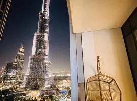 Grande Signature 2BHK Burj Khalifa full view 4 Min walk Dubai Mall Infinity Pool with Fountain View Free parking By The Meridian