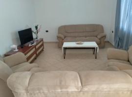 Karaj Apartment，位于Tirane的酒店