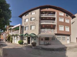 Hotel 24 jul，位于普列夫利亚的带停车场的酒店