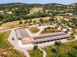 Gandum Village - Conscious Boutique Hotel，位于新蒙特莫尔的自助式住宿