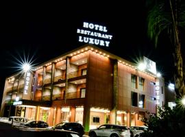Luxury hotel，位于梅克内斯的酒店