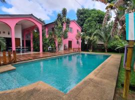 Grande villa 4 chambres piscine，位于阿比让的酒店