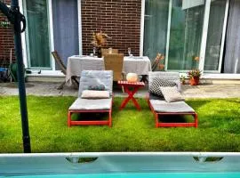 Elegant Apartment for 4 with WiFi, Parking and Private Pool