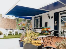 Endless Summer Hostel，位于阿德耶的酒店