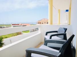 Catarina House - Baleal Beach, Balcony, Pool，位于费雷尔的酒店