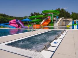 Osada Zborów Camp & Bed，位于Podlesice的度假村