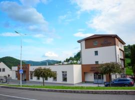 Hotel Hron，位于新巴尼亚的酒店