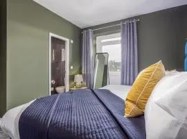 Room 4, 23 Deganwy Avenue