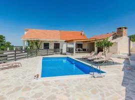 Gorgeous Home In Popovici With Wifi