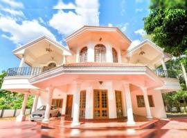 Palatial villa 7736!6!445 with 6 bedrooms，位于戈德亚姆的酒店