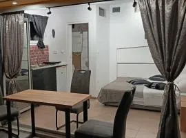Little Garden House-Omis Center