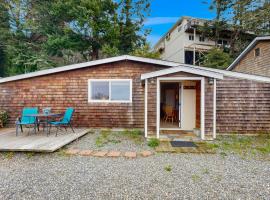 Harbor View Studio Cottage，位于戈尔德比奇的酒店