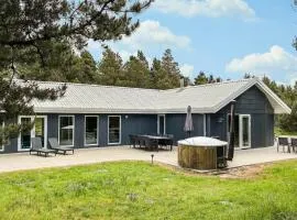 Amazing Home In Rømø With Kitchen