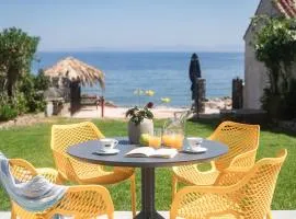 Livadaki Elegant Seaside Apartment