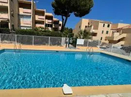 Agréable T2 climatisé, terrasse,wifi,piscine