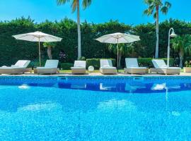 Villa privada de lujo con spa, piscina y Jardín，位于印加的酒店