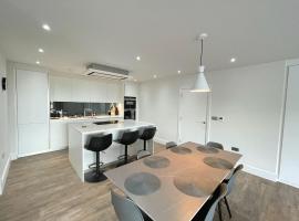 Luxury 2 Bedroom Apt with Parking，位于谢菲尔德的酒店