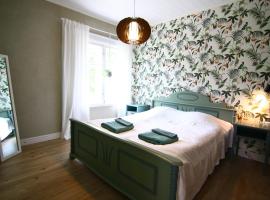 Keltaisen Kartanon Roosa，位于曼塔的酒店