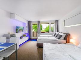 Blue Wellness Pools Saunas Appartement with Alpine view Balcony，位于圣恩吉玛的酒店