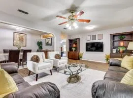 BBQ Ready: Hawthorne Home w/ Screened-In Patio