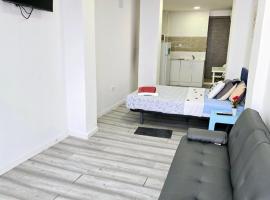 Apartamentos Lindux Airport，位于马尼塞斯的酒店