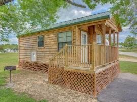 Lake Conroe One-Bedroom Cabin 3，位于Willis的度假园