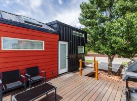 Angels Landing Tiny Home，位于Apple Valley的酒店