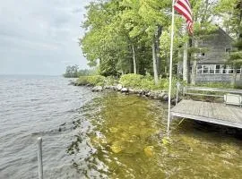 PARADISE POINT LIMIT 10 cottage